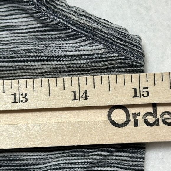 Lululemon Yogi Everyday Tank EST SIZE 8 NO SIZE TAG Black White Athletic Sporty - Picture 7 of 7